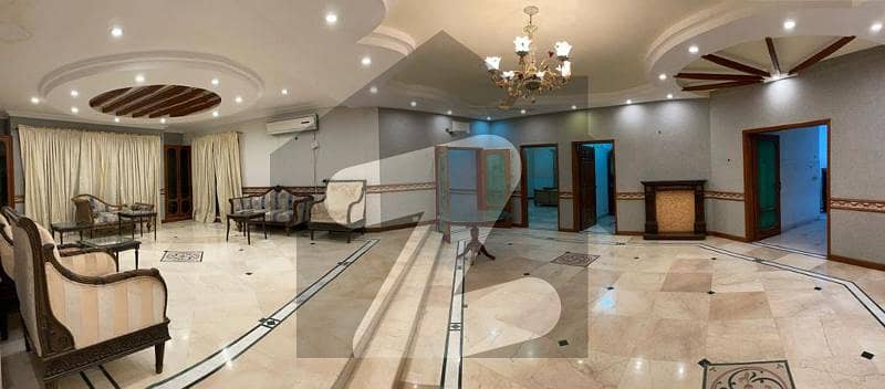 خیابانِ شہباز ڈی ایچ اے فیز 6,ڈی ایچ اے ڈیفینس,کراچی میں 8 کمروں کا 2 کنال مکان 7.0 لاکھ میں کرایہ پر دستیاب ہے۔