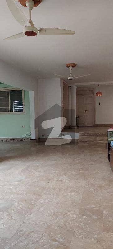 Spacious Bungalow Comercial Use Center Of The City