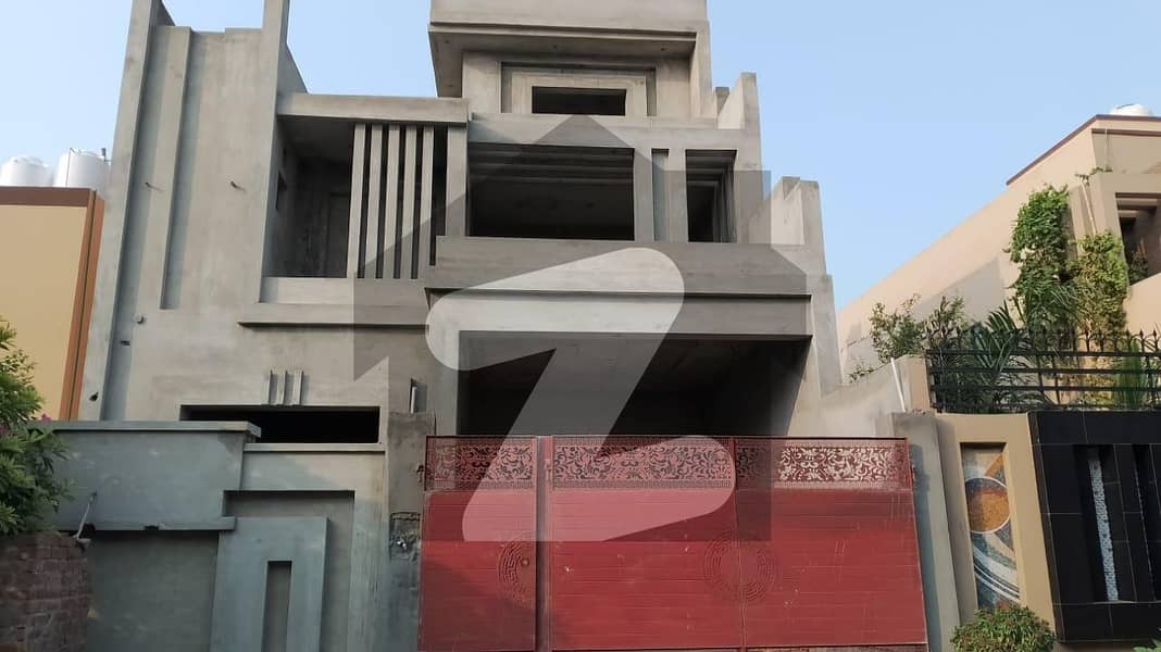 10.5 Marla House Up For sale In Sargodha Road