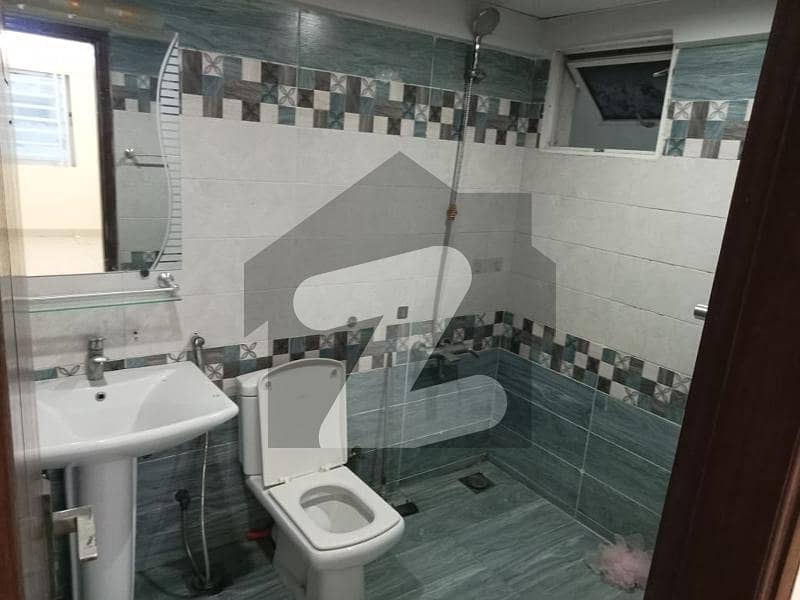 Beautiful 3 Bed dd at dhoraji Near Zubaida hospital. Dhoraji Colony