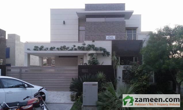 10 Marla Fabulous Style Bungalow in dha phase 4 with all facilities