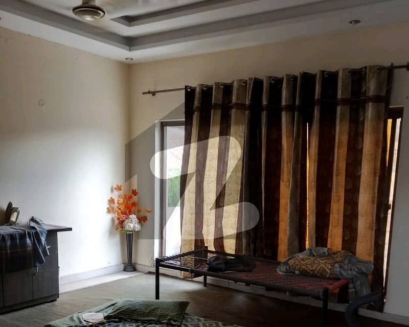 uper Porshan 10 Marla House For rent Available In Khayaban Colony
