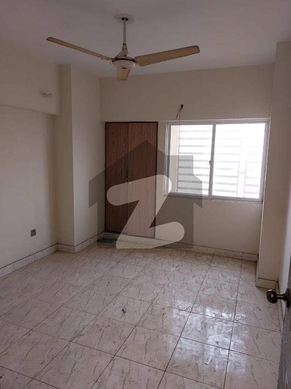 صدر ٹاؤن کراچی میں 3 کمروں کا 7 مرلہ فلیٹ 2.5 کروڑ میں برائے فروخت۔