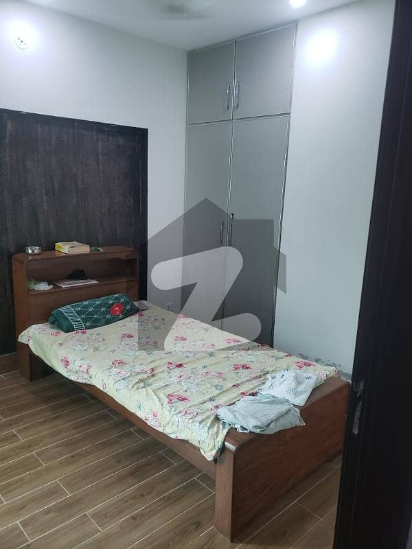 Furnished Room for Rent in Flat - Ideal for Single Occupancy
