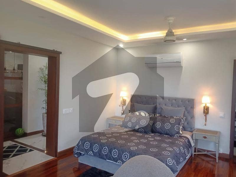 آئی وی وائی فارمز برکی روڈ,کینٹ,لاہور میں 4 کمروں کا 1 کنال فارم ہاؤس 4.5 کروڑ میں برائے فروخت۔