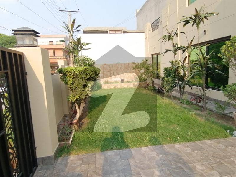 کینال گارڈن لاہور میں 5 کمروں کا 1 کنال مکان 4.9 کروڑ میں برائے فروخت۔