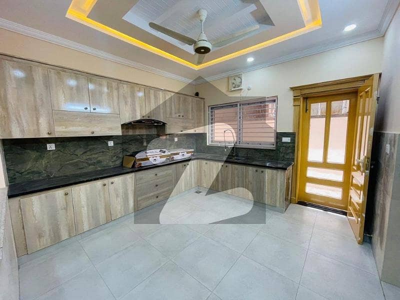50x90 kanal triple story commercial house for Rent G-14/3