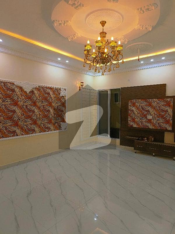 چونگی امر سدھو لاہور میں 5 کمروں کا 6 مرلہ مکان 1.95 کروڑ میں برائے فروخت۔