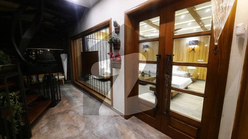 بحریہ ٹاؤن سیکٹرڈی بحریہ ٹاؤن,لاہور میں 6 کمروں کا 1 کنال مکان 6.5 کروڑ میں برائے فروخت۔
