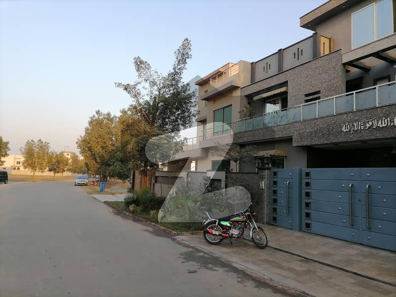 سٹی ہاؤسنگ - فیز 1 سٹی ہاؤسنگ,فیصل آباد میں 11 مرلہ مکان 2.5 کروڑ میں برائے فروخت۔