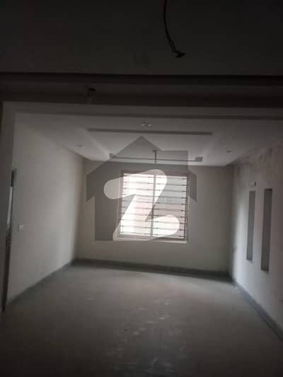 عاصم ٹاؤن لاہور میں 4 کمروں کا 5 مرلہ مکان 45.0 ہزار میں کرایہ پر دستیاب ہے۔