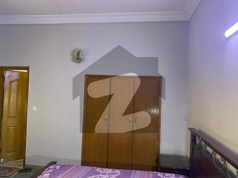 Prime Location 1200 Square Feet Room available for rent in DHA Phase 4, Karachi