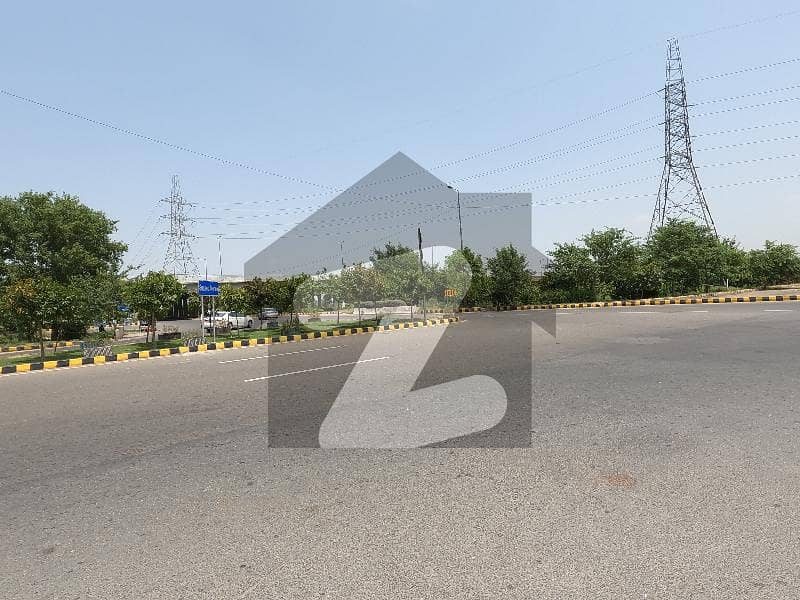 لیک سٹی ۔ سیکٹر ایم ۔ 3اے لیک سٹی,رائیونڈ روڈ,لاہور میں 8 مرلہ عمارت 30.0 کروڑ میں برائے فروخت۔