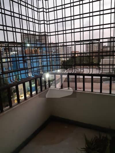 شرف آباد گلشنِ اقبال ٹاؤن,کراچی میں 4 کمروں کا 17 مرلہ فلیٹ 4.6 کروڑ میں برائے فروخت۔