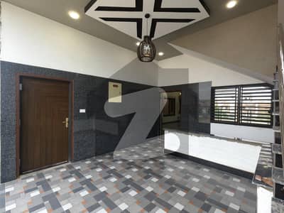 Prime Location House Of 200 Square Yards In Gulshan-e-Maymar - Sector Y For sale