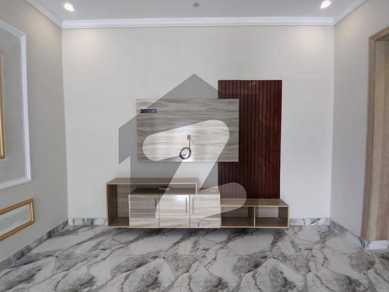 LOOKING FOR THE PERFECT LOCATION 10 MARLA FULL HOUSE AVAILABLE FOR RENT