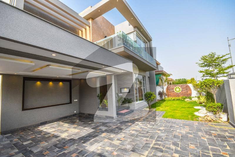 10 marla Beautifully Designed Modern house for rent in divine garden