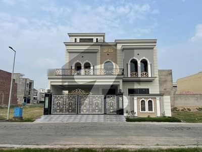 Centrally Located House In Jeewan City - Phase 6 Is Available For sale