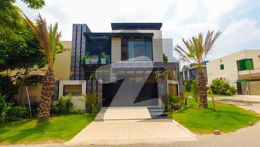 Corner DHA Phase 3 - Block Z House For sale Sized 10 Marla