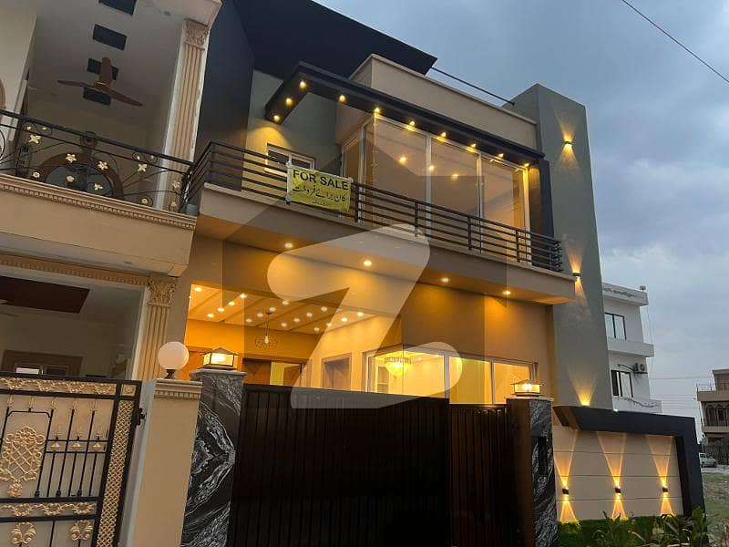 5 Marla Facing Park House for Sale in A1 Block Central Park Lahore