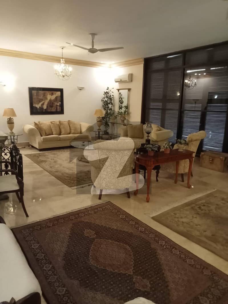 2000 Yards Bungalow Available For Rent