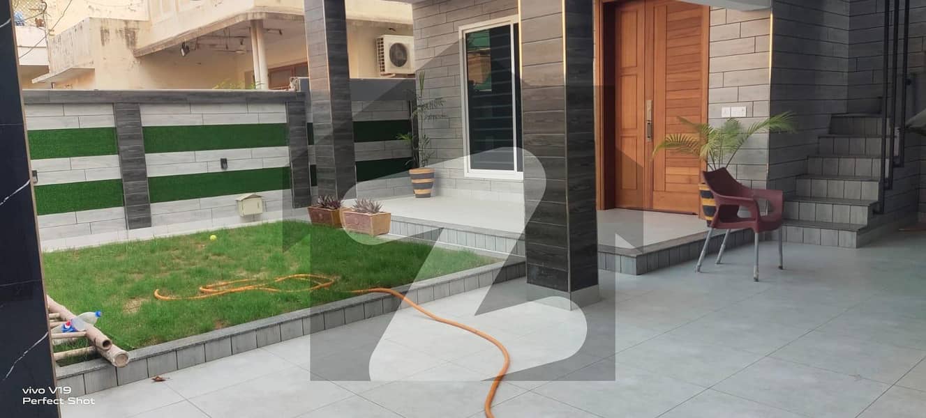 یونیورسٹی ٹاؤن پشاور میں 6 کمروں کا 12 مرلہ مکان 8.0 کروڑ میں برائے فروخت۔