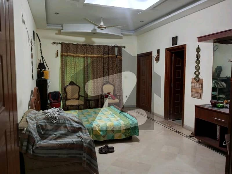 House Of 10 Marla In Khayaban Colony For rent