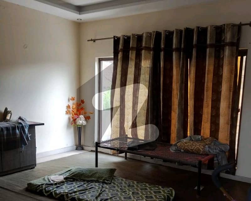 Upper Portion 10 Marla For rent In Khayaban Colony