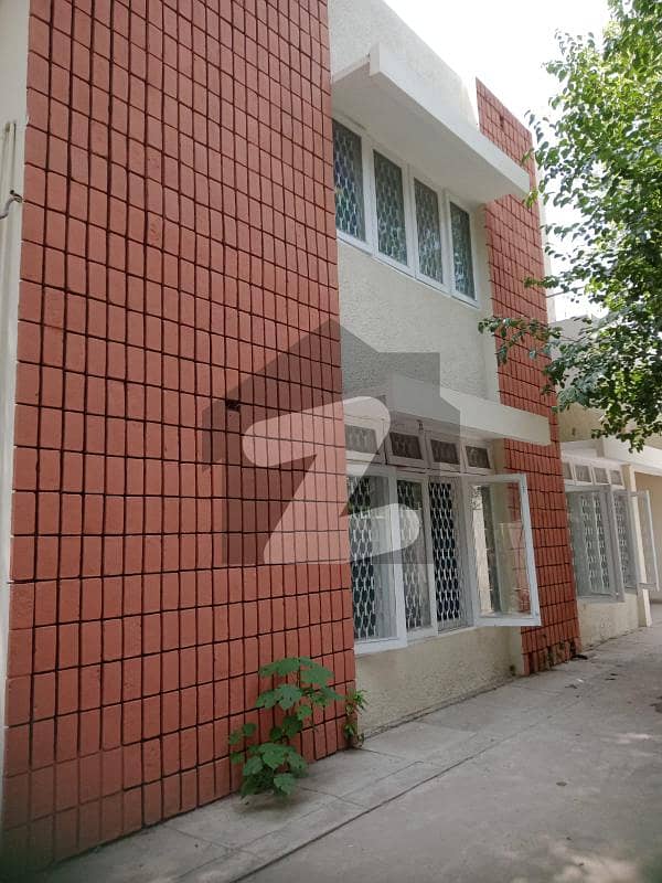25 Marla House Available For Rent At Near Canal Road 25 Marla House Available For Rent At Near Canal Road