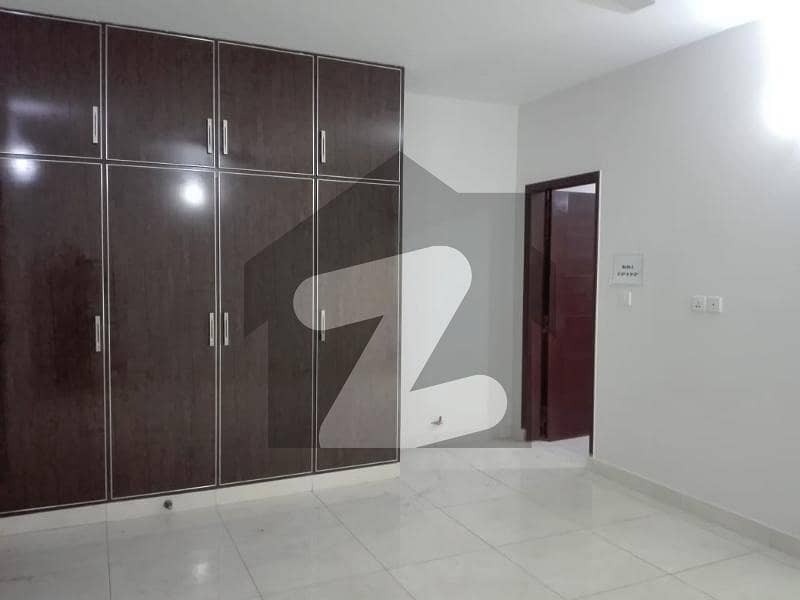 Prime Location Nawab Town 3 Square Feet Flat Up For rent