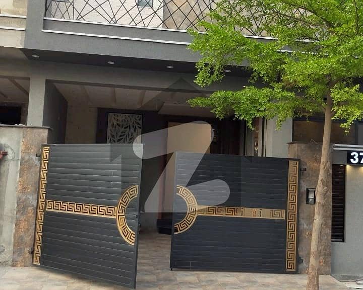 ایڈن آرچرڈ بلاک ایکس ایڈن آچرڈ,فیصل آباد میں 3 کمروں کا 5 مرلہ مکان 2.25 کروڑ میں برائے فروخت۔
