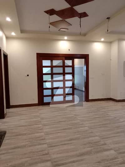 BRAND NEW UPPER PORTION MOST PEACEFUL LOCATION