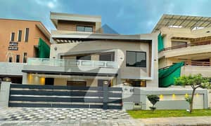 Brand New Designer House At Peak Location Near Commercial Brand New Designer House At Peak Location Near Commercial
