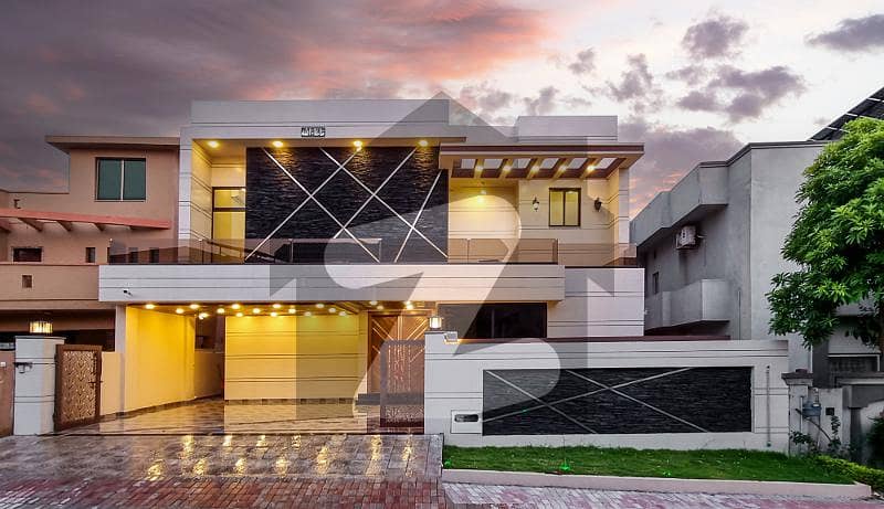 5 Bed Designer House At Ideal Location