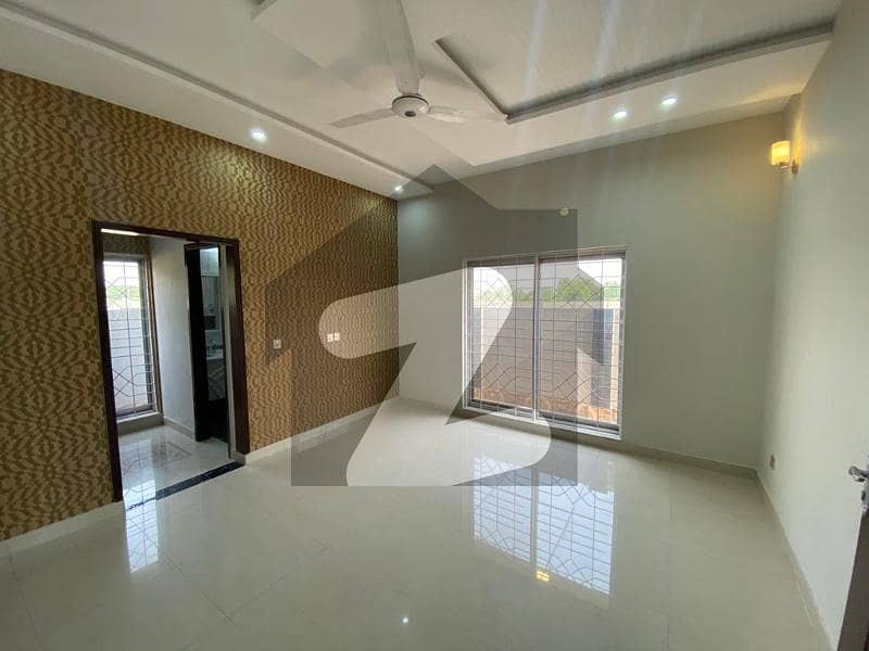 Lower Portion Of 10 Marla House Avialable For Rent In Bahria Town Lahore