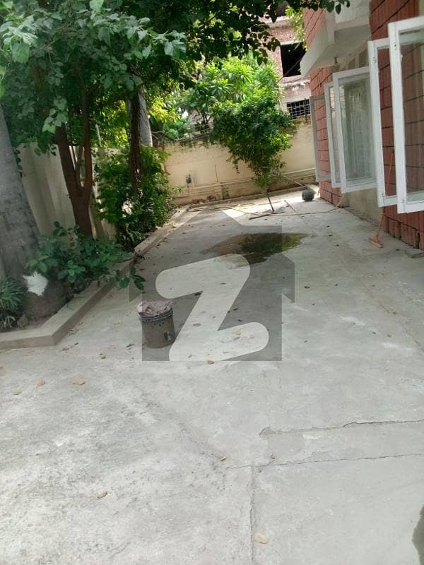 شادمان لاہور میں 4 کمروں کا 17 مرلہ مکان 2.0 لاکھ میں کرایہ پر دستیاب ہے۔