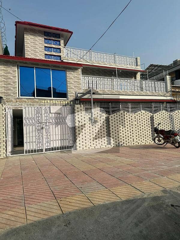 خیابانِ سرسید راولپنڈی میں 8 کمروں کا 10 مرلہ مکان 6.0 کروڑ میں برائے فروخت۔