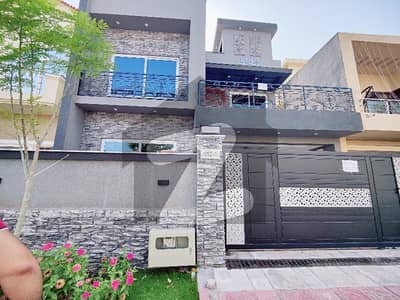 Brand New 10 Marla House Available for Rent Bahria Town phase 7