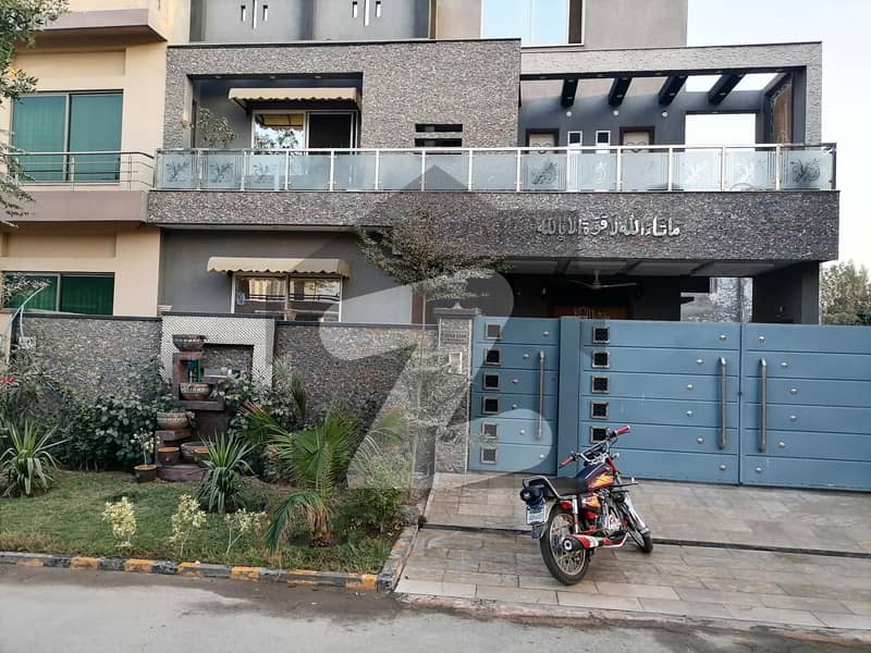 Ideally Located House Of 11 Marla Is Available For sale In Faisalabad