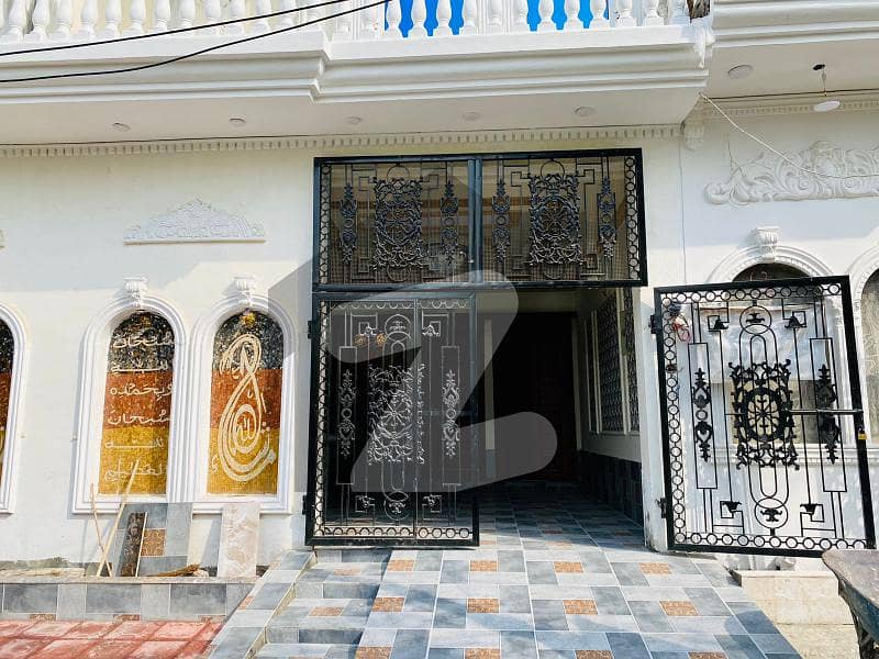 گلشنِ راوی لاہور میں 4 کمروں کا 4 مرلہ مکان 2.4 کروڑ میں برائے فروخت۔