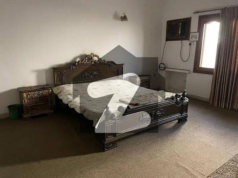 1-fully Furnished Bed With Tv Lounge & Kitchen Only For Male