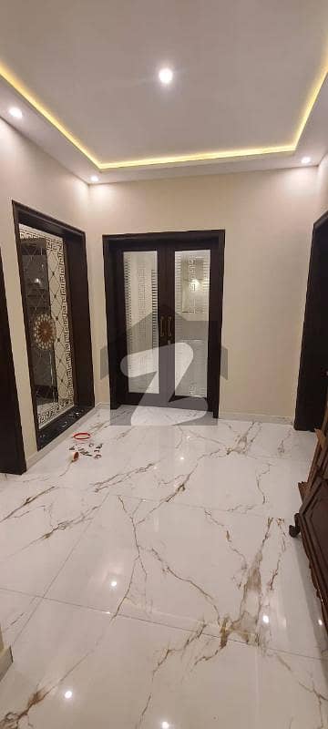 ڈی ایچ اے 11 رہبر لاہور میں 4 کمروں کا 10 مرلہ مکان 1.22 لاکھ میں کرایہ پر دستیاب ہے۔