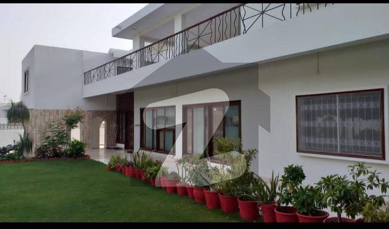 BEAUTIFUL 1000 YARDS BUNGALOW BEAUTIFUL 1000 YARDS BUNGALOW