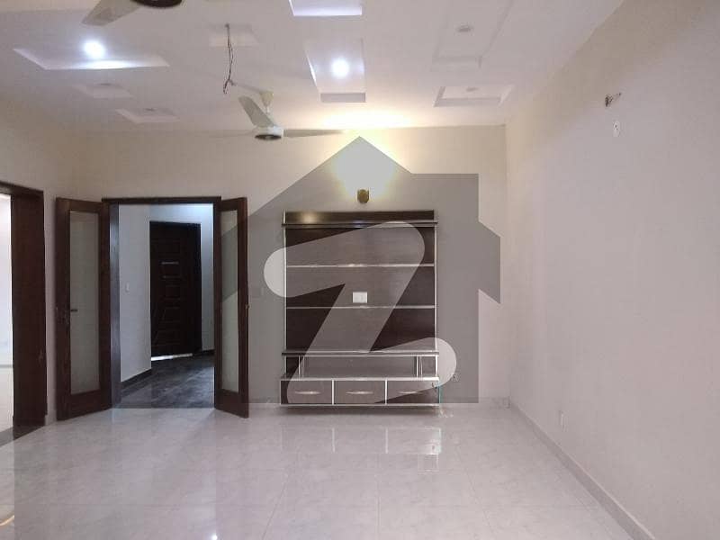 ڈیوائن گارڈنز ۔ بلاک سی ڈیوائن گارڈنز,لاہور میں 3 کمروں کا 10 مرلہ مکان 3.6 کروڑ میں برائے فروخت۔
