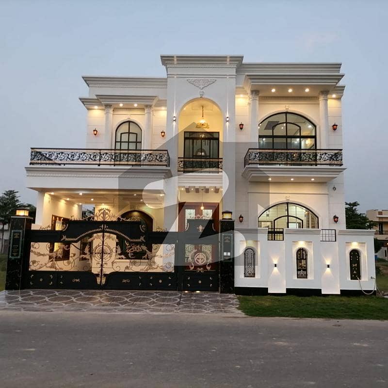 10 Marla Park Facing And Beautiful House In Al Razzaq Royal