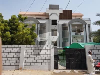 3bed/D/D VIP Block 7, Ground Floor With Extra Land Boundary Wall Project No Water Problem No Load Shading