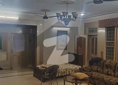 کشمیر روڈ فیصل آباد میں 6 کمروں کا 1 کنال مکان 4.0 کروڑ میں برائے فروخت۔