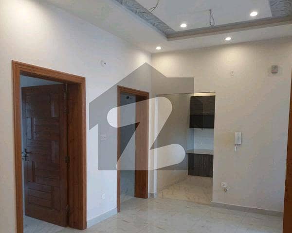 کشمیر روڈ فیصل آباد میں 4 کمروں کا 5 مرلہ مکان 2.0 کروڑ میں برائے فروخت۔