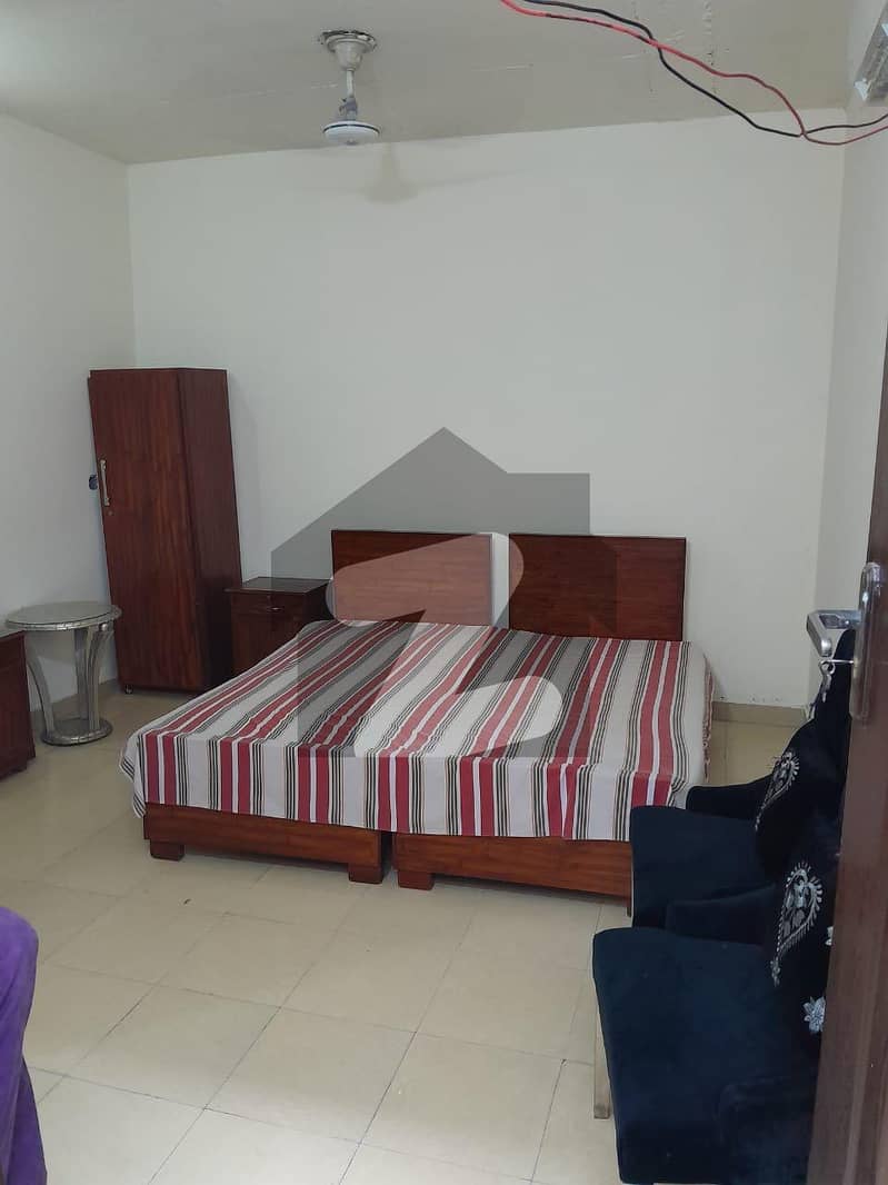 1furnish room for rent