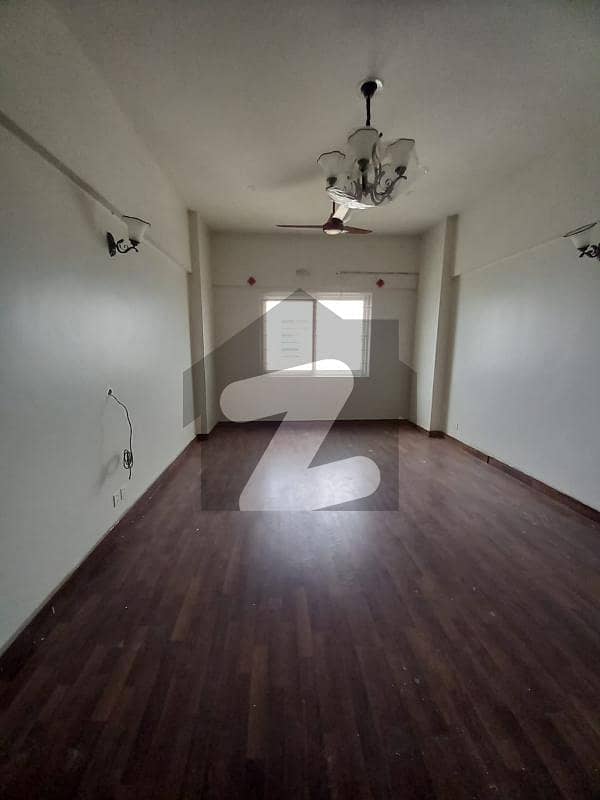 کلفٹن ۔ بلاک 7 کلفٹن,کراچی میں 4 کمروں کا 13 مرلہ فلیٹ 2.0 لاکھ میں کرایہ پر دستیاب ہے۔